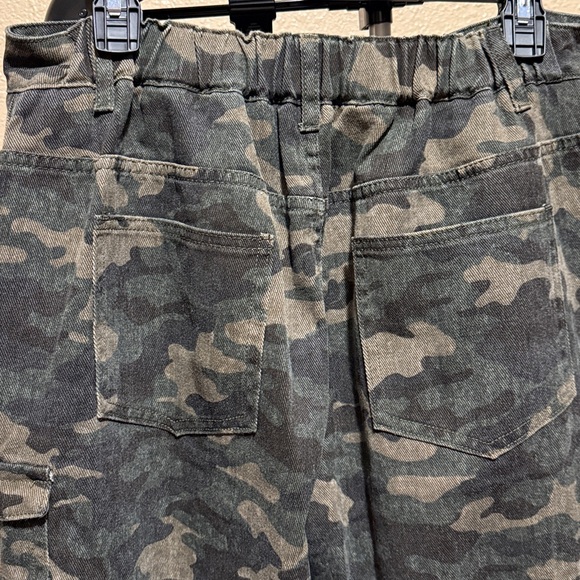 Women’s Camo Cargo straight leg pants NWT XL & Large available NEW - Picture 6 of 10
